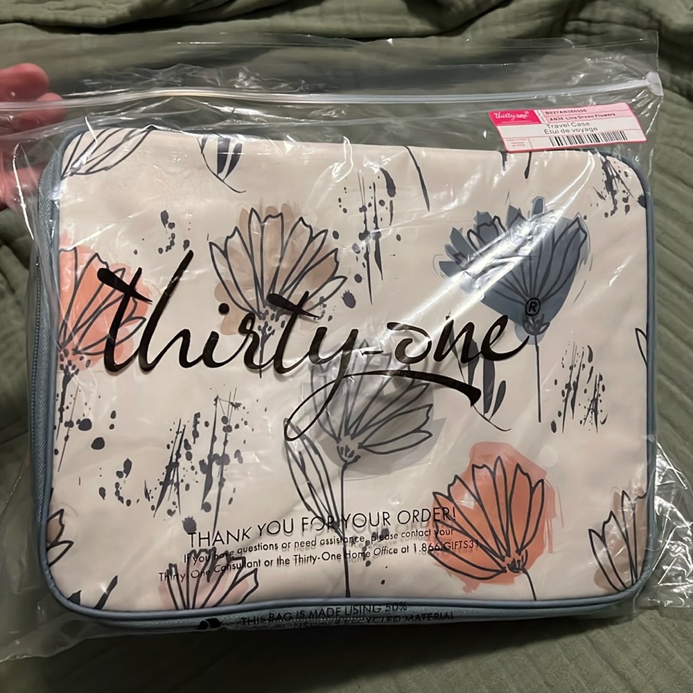 Brand New thirty-one travel case